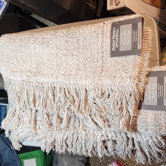 Set of 2 BH&G bath rugs - Picture 1 of 4